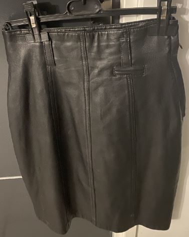 JUPE CUIR NOIR 10 Ch�teaumeillant (18)