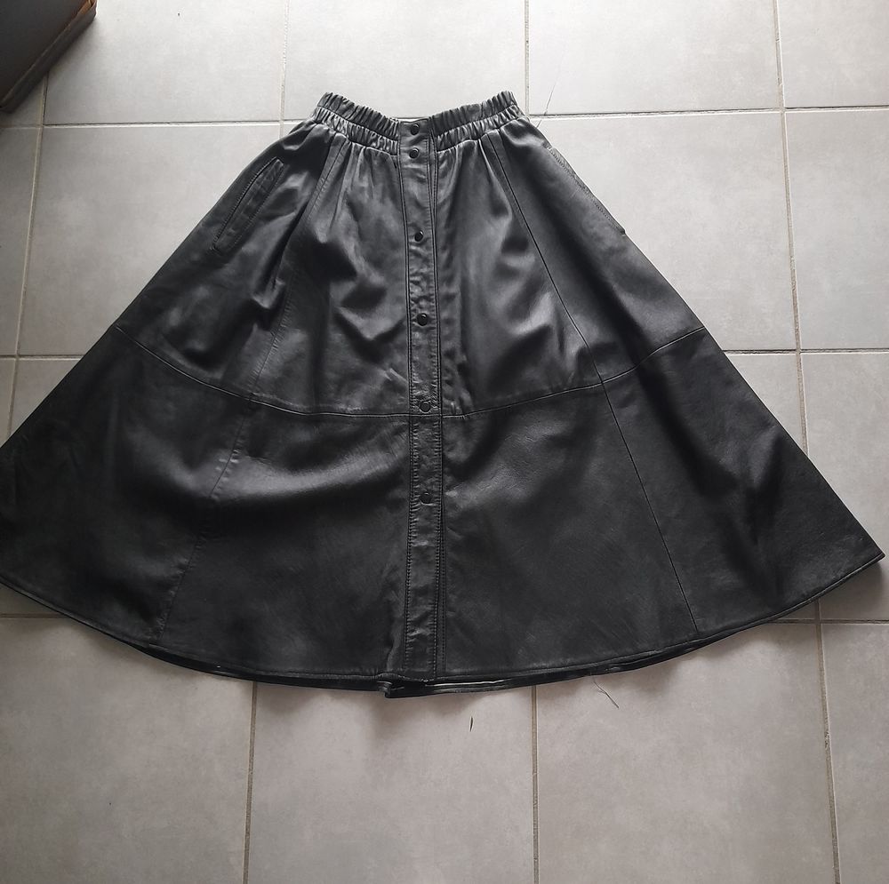Jupe en pur cuir. 20 Mussidan (24)