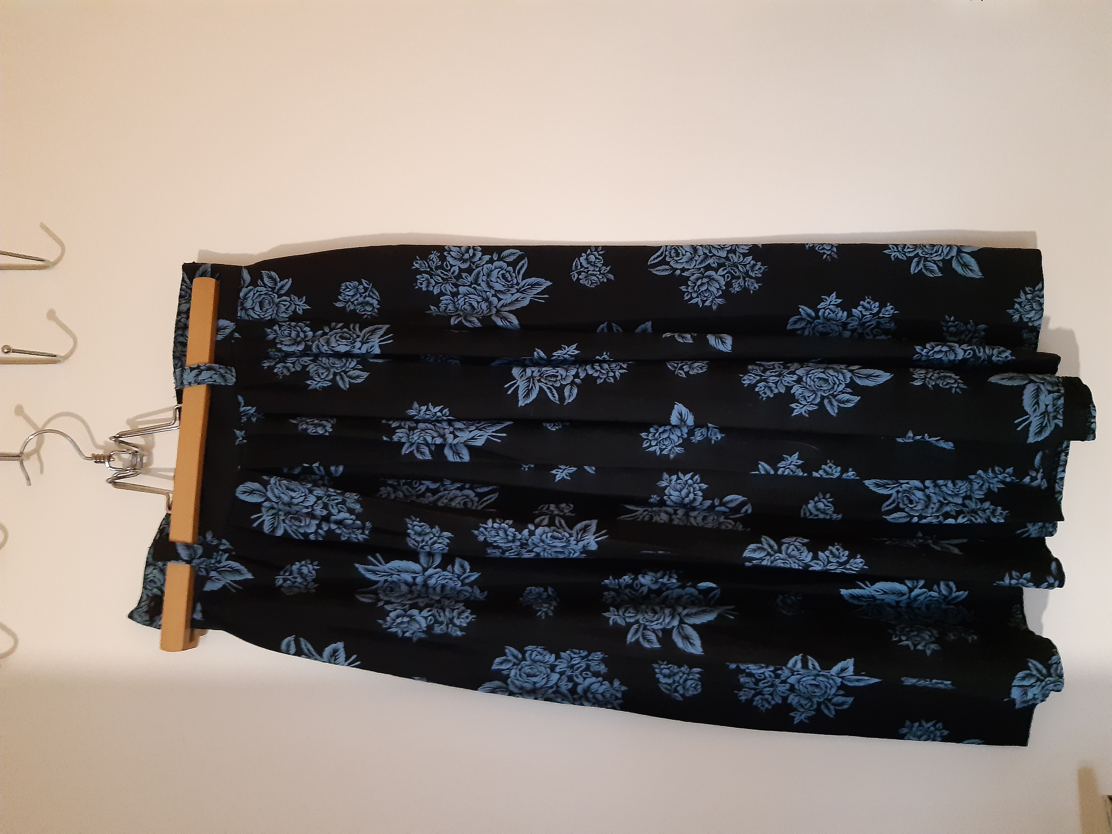 Jupe Culotte Noire + Motifs 1980. 14 Le Vernois (39)