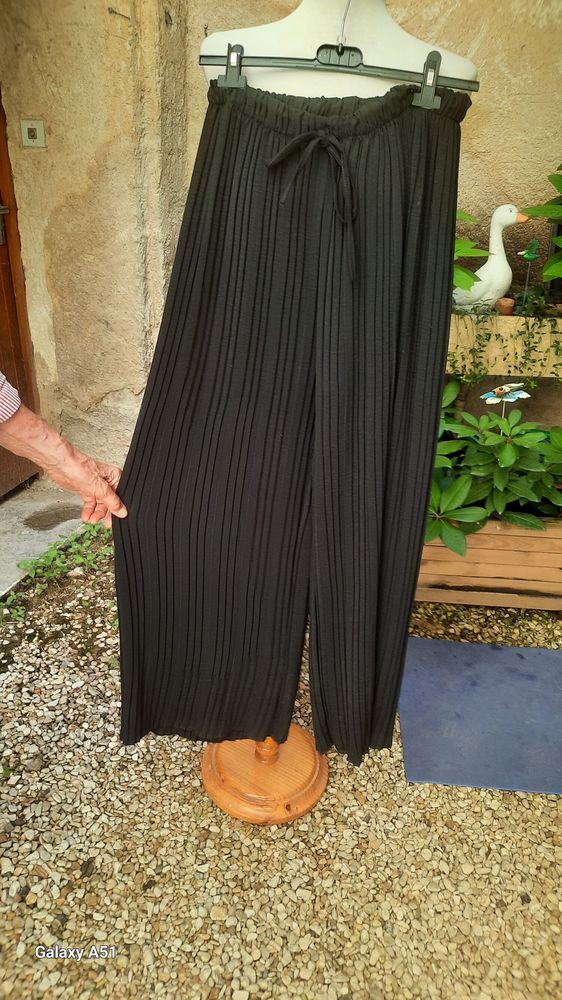 JUPE-CULOTTE PLISSEE NOIRE EXTENSIBLE 0 L'Isle-sur-la-Sorgue (84)
