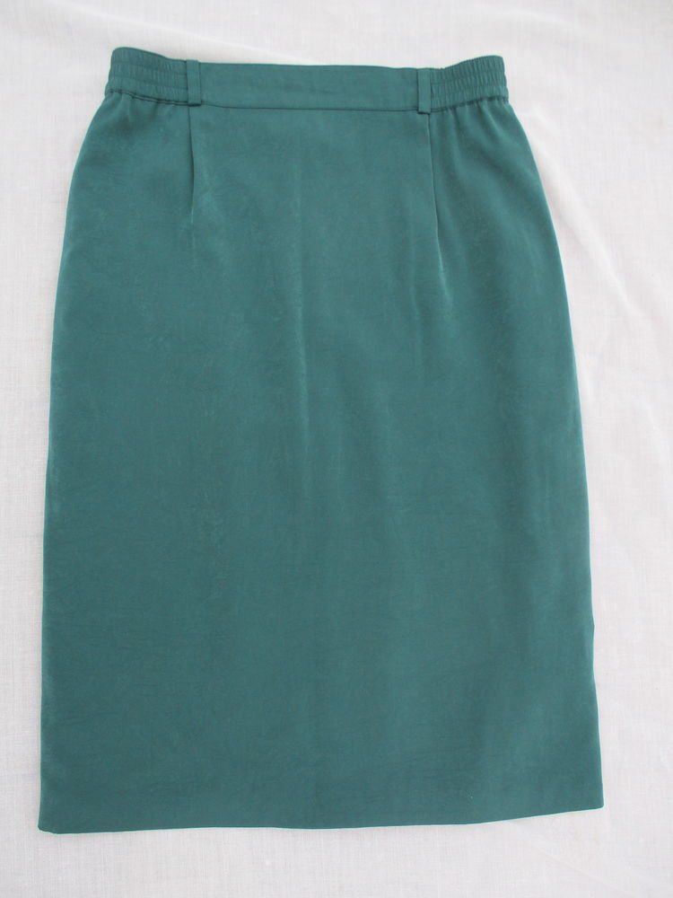 Jupe Droite de Couleur Verte Fabriqu� en Hollande, Taille 42 8 La Fert�-Alais (91)