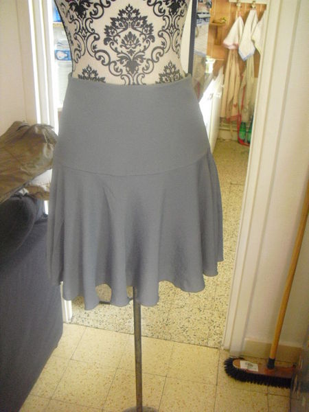 JUPE grise claire forme patineuse ETAM NEUVE TAILLE 36 10 Lyon 5 (69)