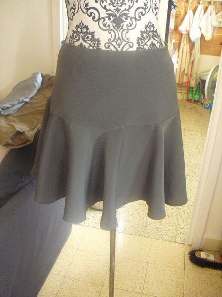 JUPE grise fon��e forme patineuse ETAM NEUVE TAILLE 36 10 Lyon 5 (69)