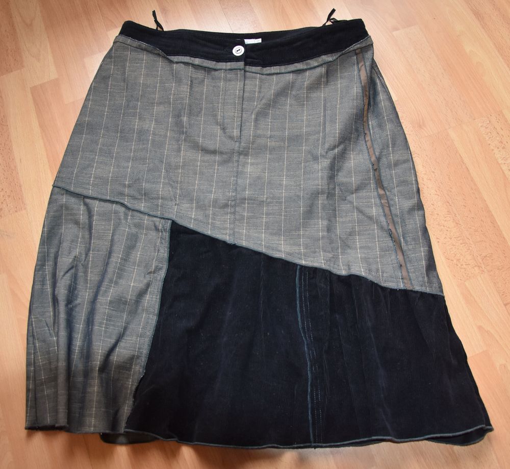 T44. JUPE Grise noire.Jacqueline RIU.Tr�s bon �tat. 10 Gujan-Mestras (33)