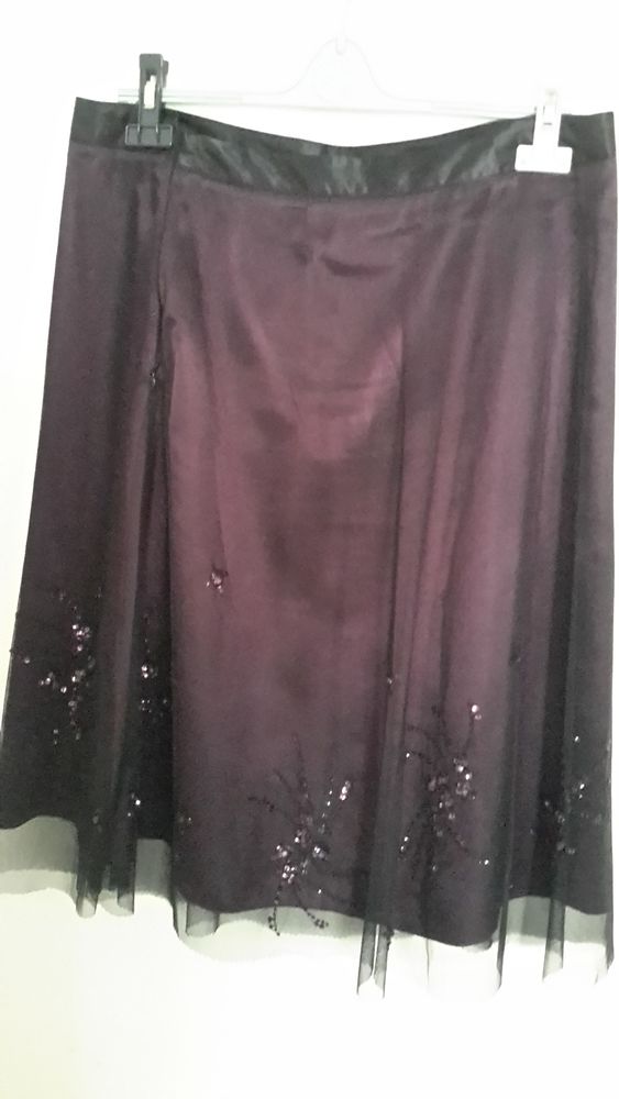 Jupe habill�e grenat 15 Tourcoing (59)