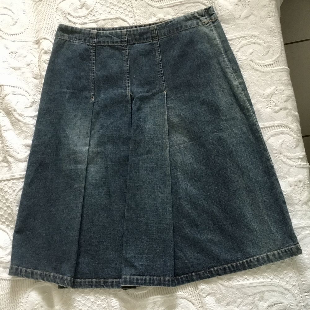 Jupe en jean avec plis devant, Taille 40, Tr�s bon �tat, Essentiel Jeans 6 Toulouges (66)