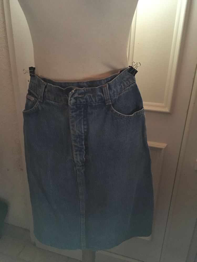 Jupe en jean et jupe �vaser noir 20 Saint-Julien-les-Rosiers (30)