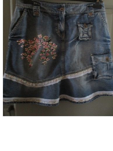 Jupe en jeans � godets 
12 Aubignan (84)