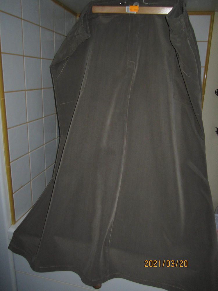 jupe longue kaki tissu velout� 18 Saint-Alban-de-Roche (38)