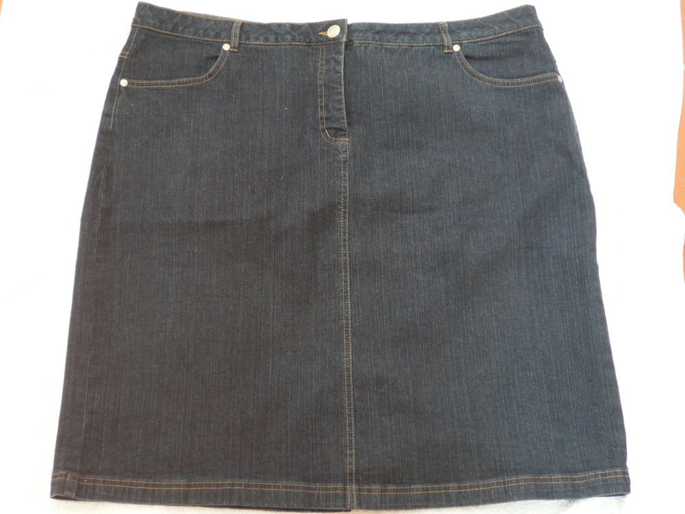 Jupe neuve en Jean 52 10 Toulon (83)