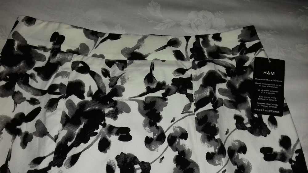 jupe neuve taille 4 Villeurbanne (69)