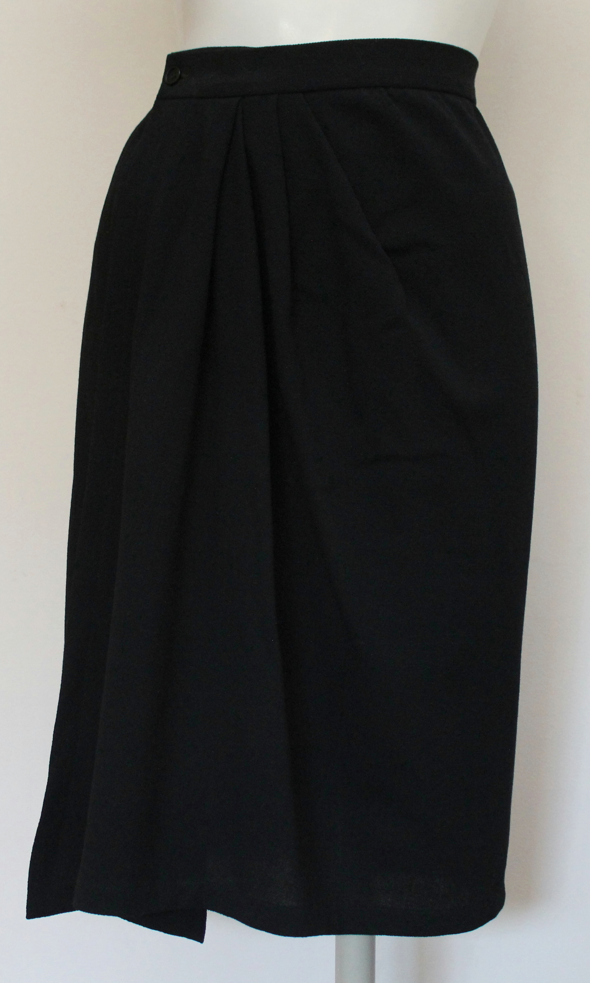 Jupe noire cr�pe de laine drap�e YVES SAINT LAURENT Rive Gau 120 Issy-les-Moulineaux (92)