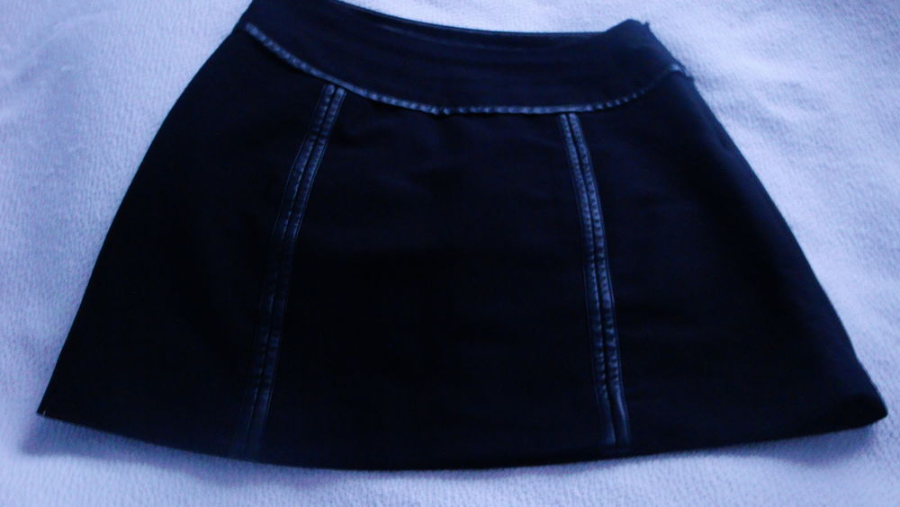Jupe noire garniture en cuir marque MORGAN 15 Nimes (30)