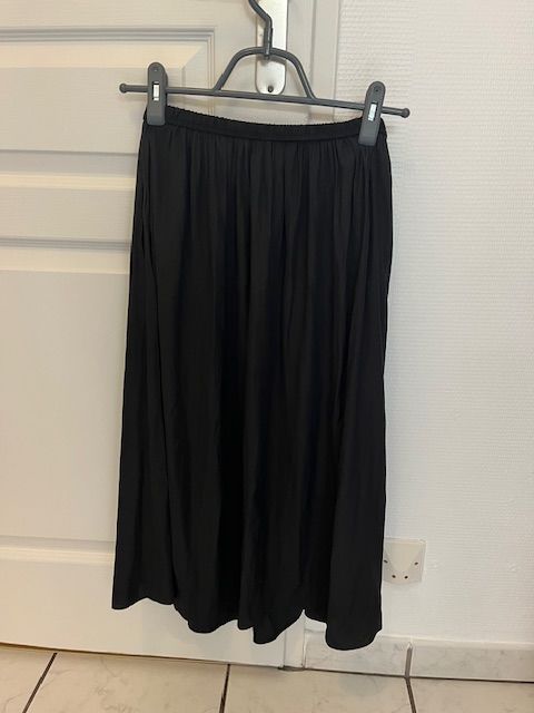 Jupe noire G�rard Darel, 25 Toulouse (31)