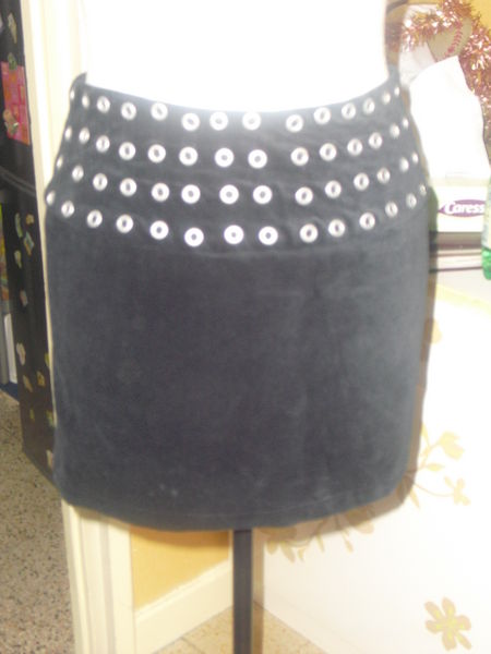 jupe noire NEUVE NAF NAF a rivets en acier taille 34 12 Lyon 5 (69)