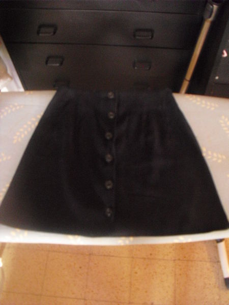 jupe noire NEUVE touch� suedine un peu �vas�e taille 36 6 Lyon 5 (69)