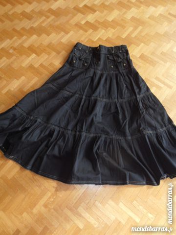 Jupe noire � volants 25 Tours (37)