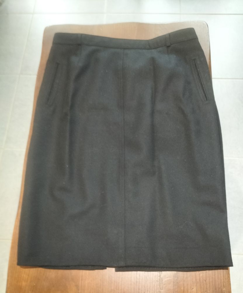 jupe noire 15 Saint-Pierre-le-Vieux (71)