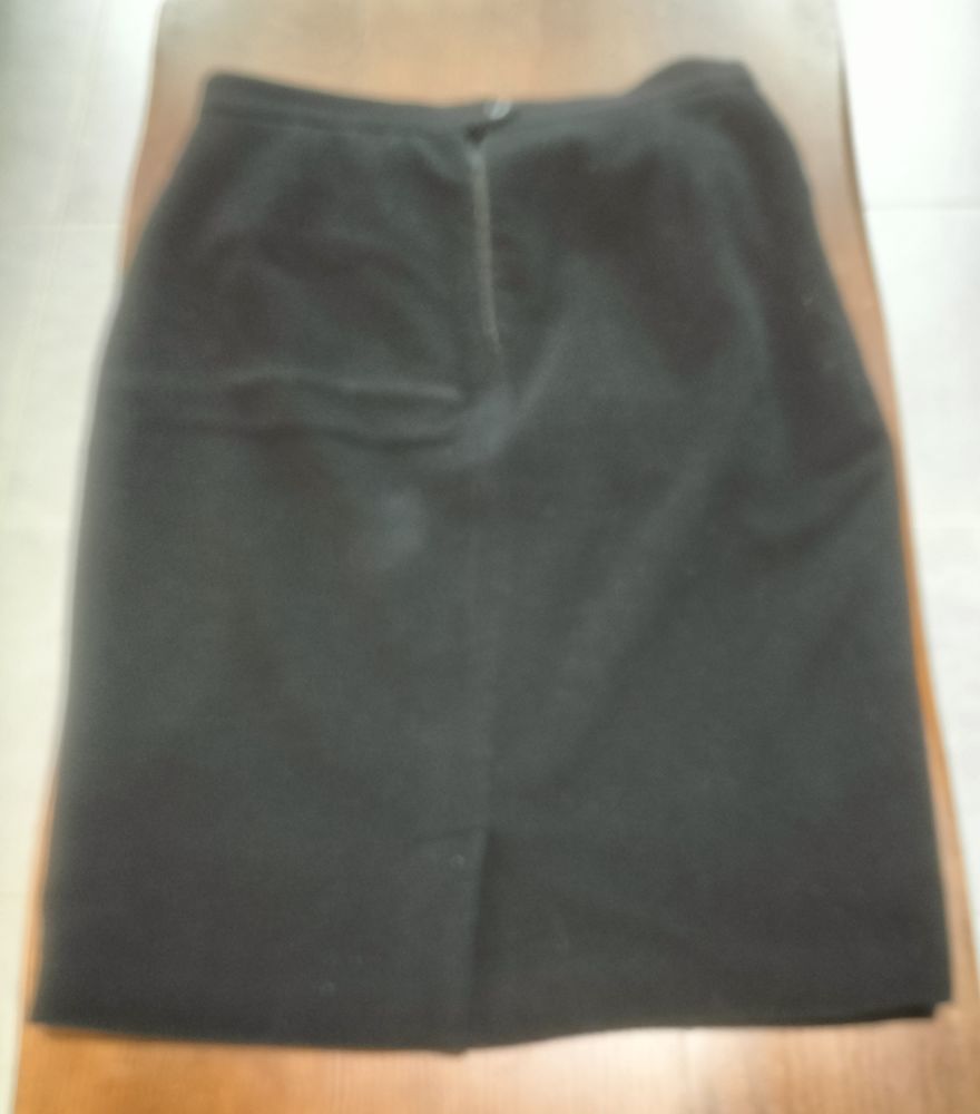 jupe noire 10 Saint-Pierre-le-Vieux (71)