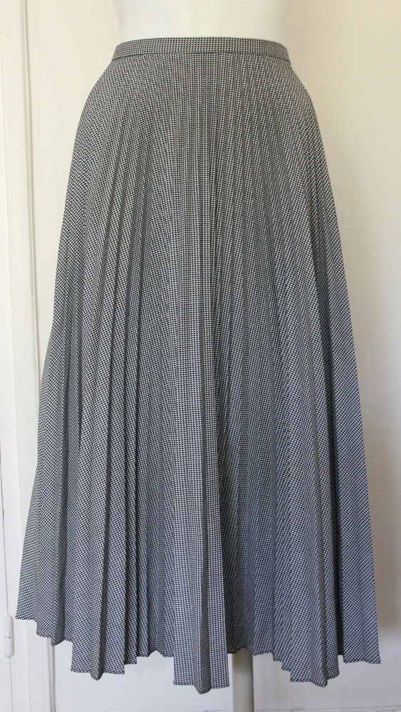 Jupe pied de poule pliss�e RALPH LAUREN T.8
80 Issy-les-Moulineaux (92)