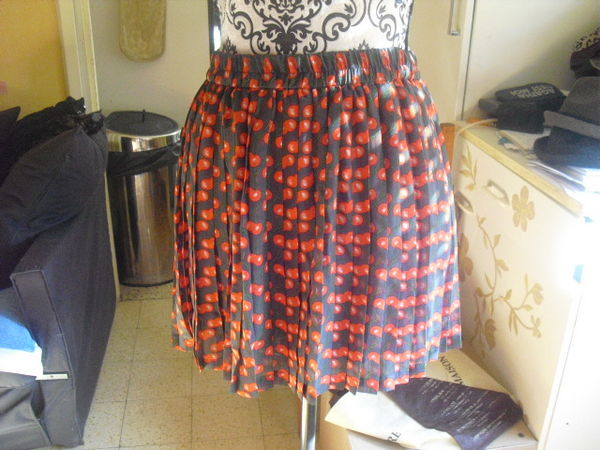 jupe pliss�e NEUVE motifs cerises VERO MODA TAILLE M 8 Lyon 5 (69)