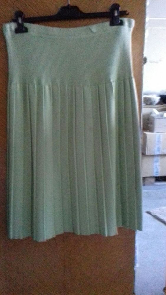 Jupe pliss�e neuve pas d'envoi 22 Craponne (69)
