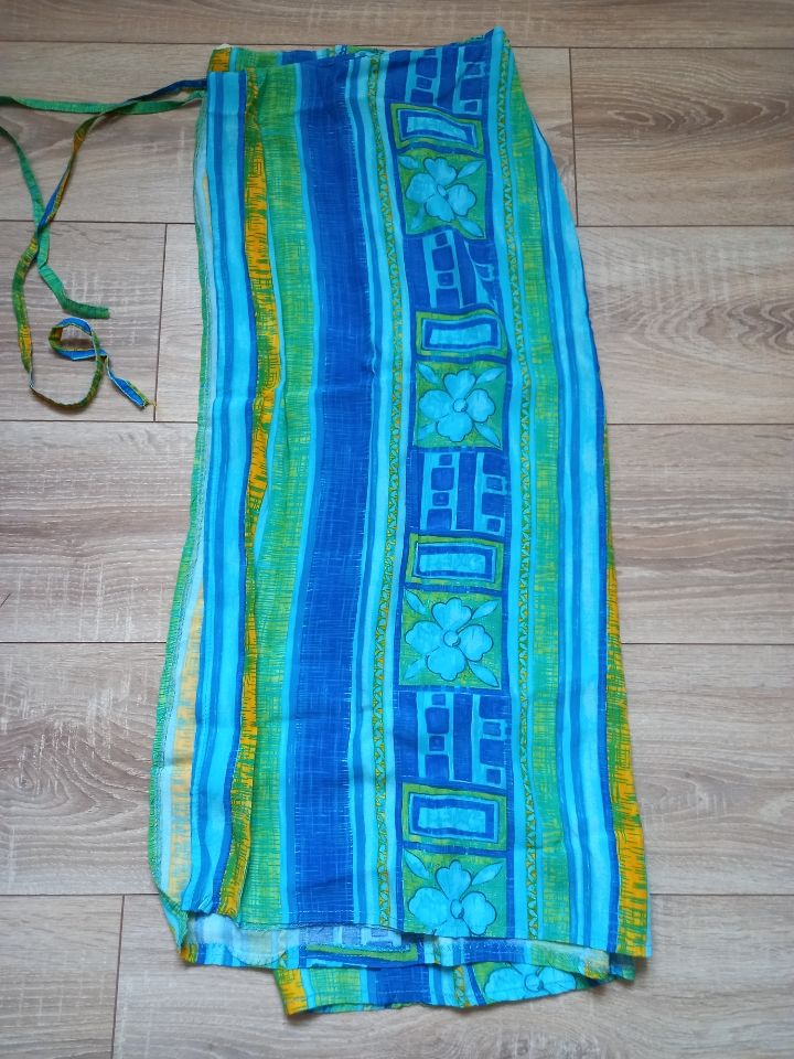 jupe portefeuille bleu marque Brest taille 4 15 Villiers (86)