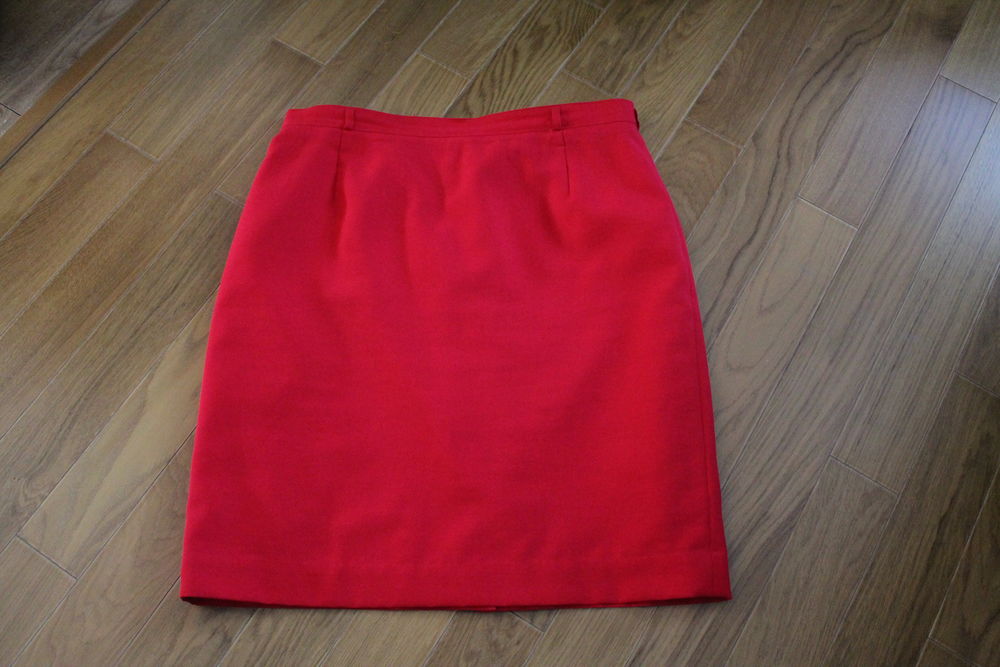 JUPE ROUGE 10 Dijon (21)