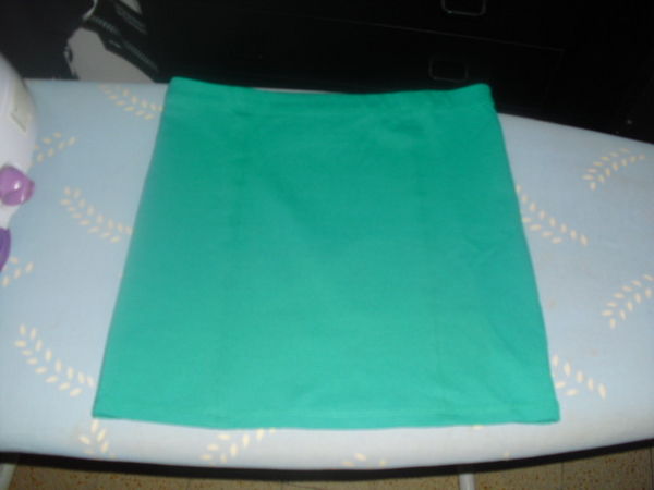 JUPE TUYEAU VERTE NEUVE TAILLE M 3 Lyon 5 (69)