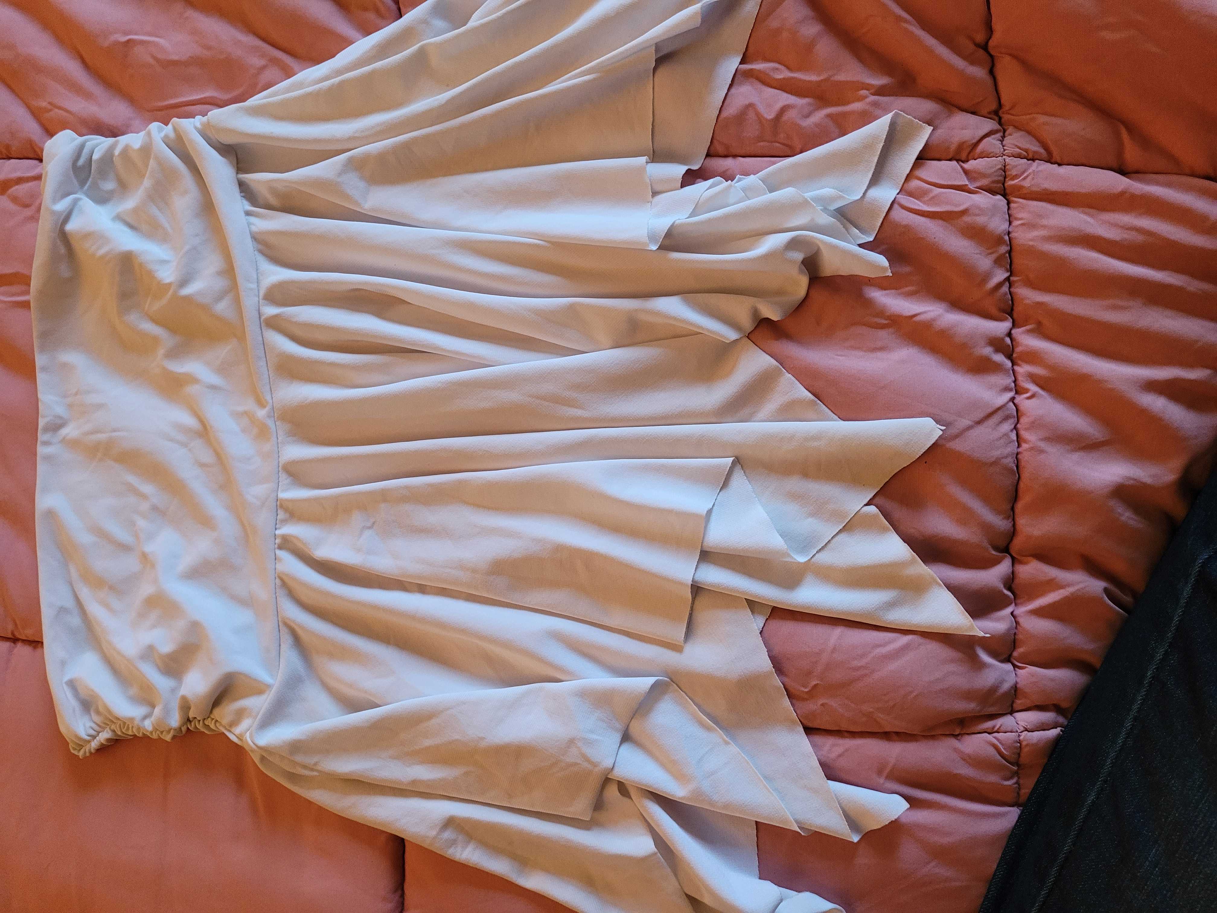 Jupe �  volants blanche 4 Paris 19 (75)