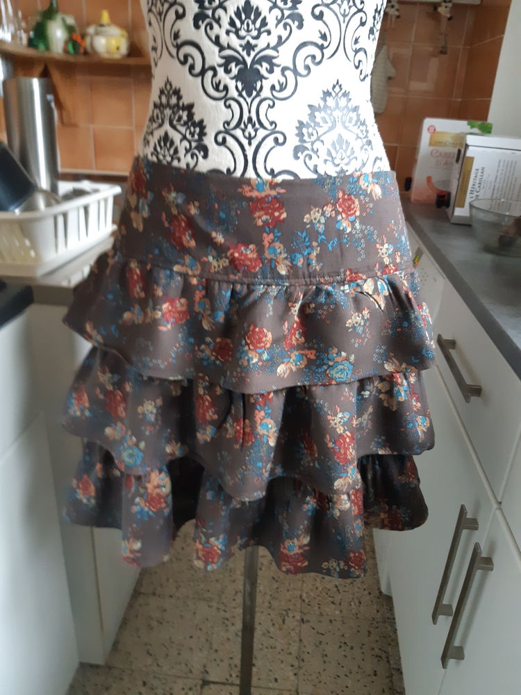 jupe a volants fleuries CAMAIEU T 38
8 Lyon 5 (69)