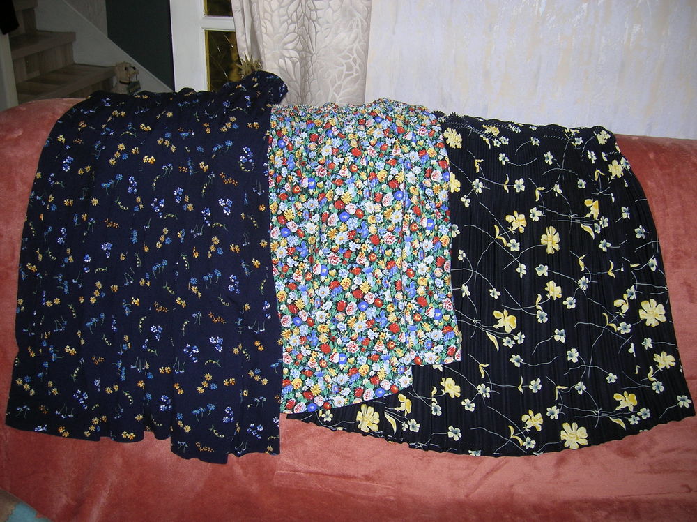 3 jupes pliss�es tailles 44 � 48 8 Reims (51)