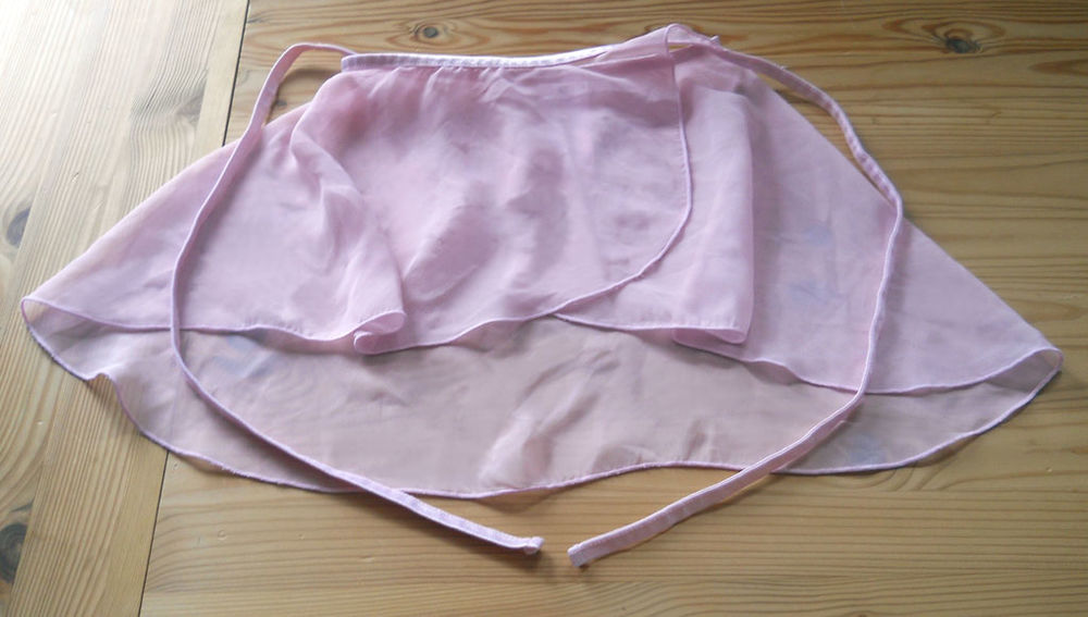 JUPETTE DE DANSE ROSE 8 / 10  ANS 5 Aubervilliers (93)