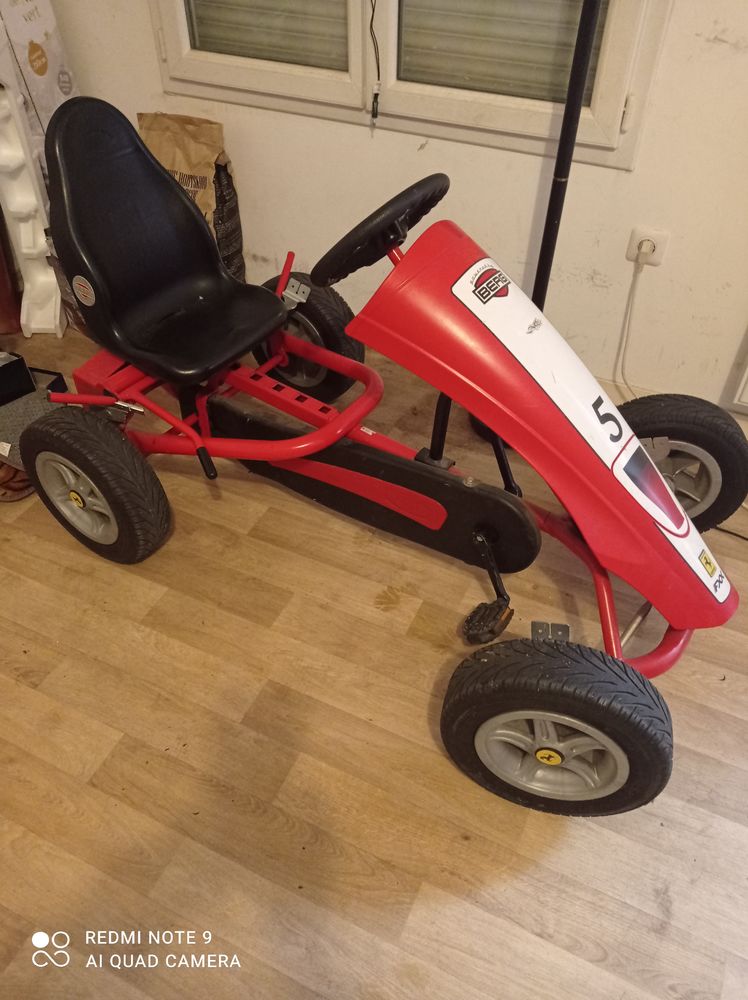 Karting Ferrari a p�dales. Tr�s bon �tat. 200 Laigneville (60)