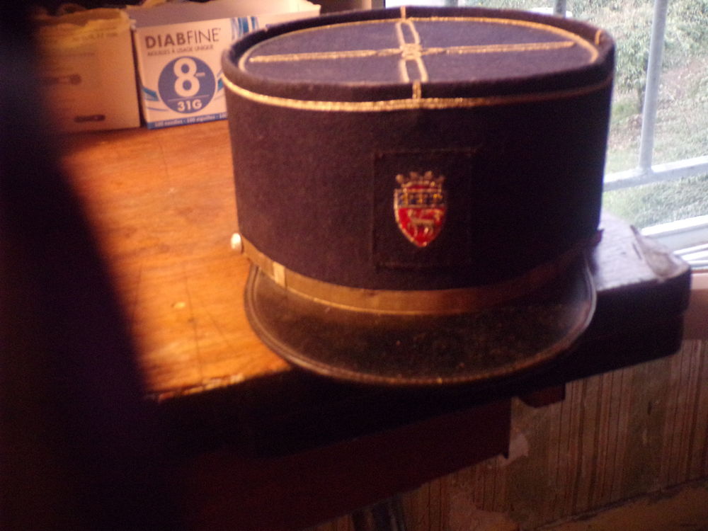 k�pi de police �tat neuf bien conserver ancien k�pi pour col 20 Rouen (76)