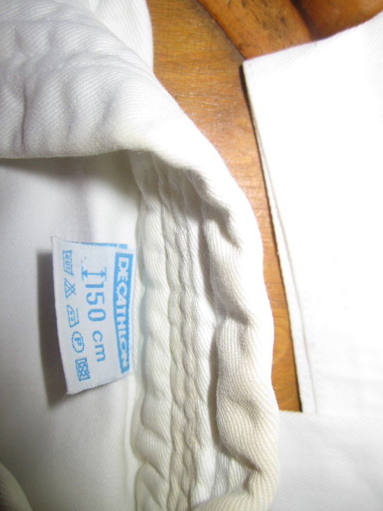 - kimono enfant 150 cm tr�s bon �tat 15 M�rignies (59)