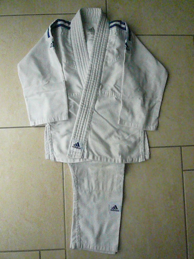 Kimono de judo Adidas 110-120 cm (n°21) 10 Franqueville-Saint-Pierre (76)
