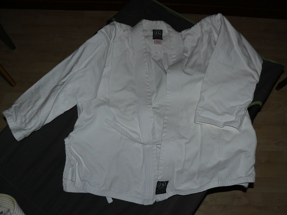 kimono karate gi > 160 cm + protection pieds adulte
14 Marseille 8 (13)