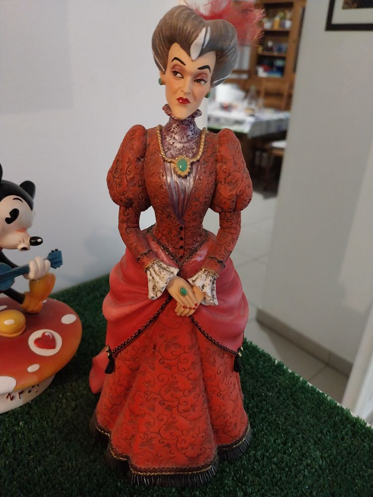 Lady traimene de Disneyland Paris 75 Saint-Laurent-du-Var (06)