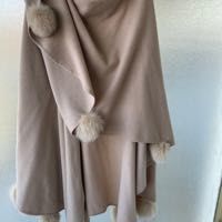 CH� LE  en LAINAGE BEIGE et POMPONS DE RENARD 70 Cannes (06)