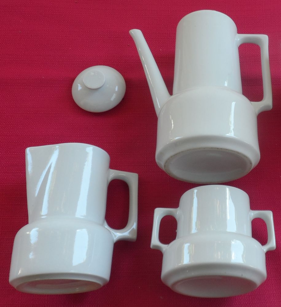 Pot � lait, cafeti�re, sucrier c�ramique blanch de qualit� 
25 Castries (34)