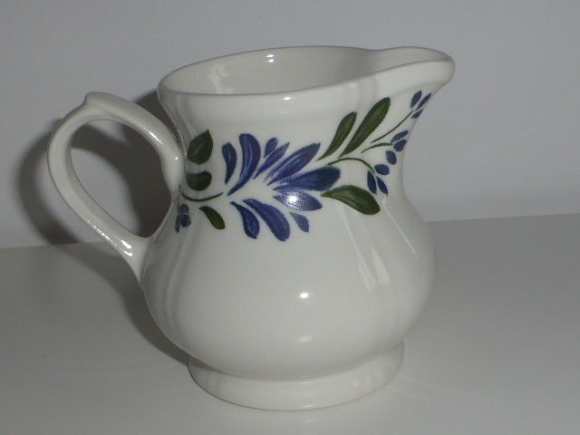 Pot � lait cr�me Churchill Salzbourg 6 Rueil-Malmaison (92)