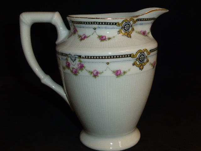 Pot � lait Porcelaine Limoges d�cor guirlande fleurs 7 Rueil-Malmaison (92)