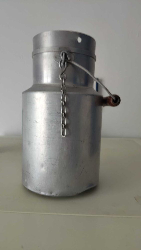 pot �  lait 7 Malesherbes (45)