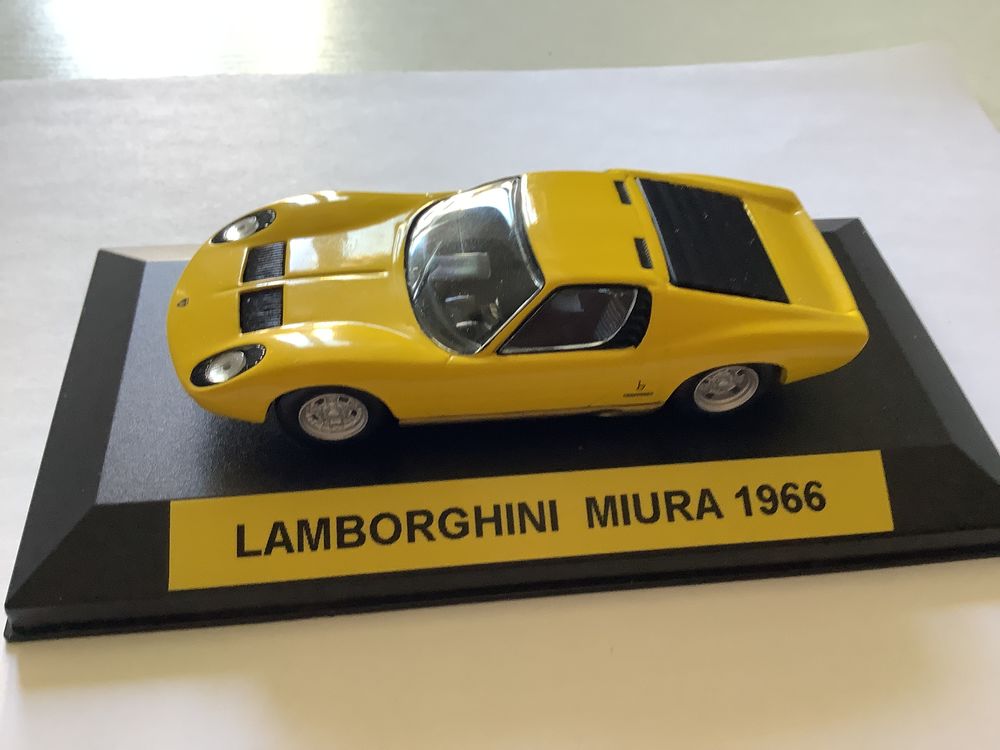 LAMBORGHINI MIURA 1966 voiture miniature 8 Al�s (30)