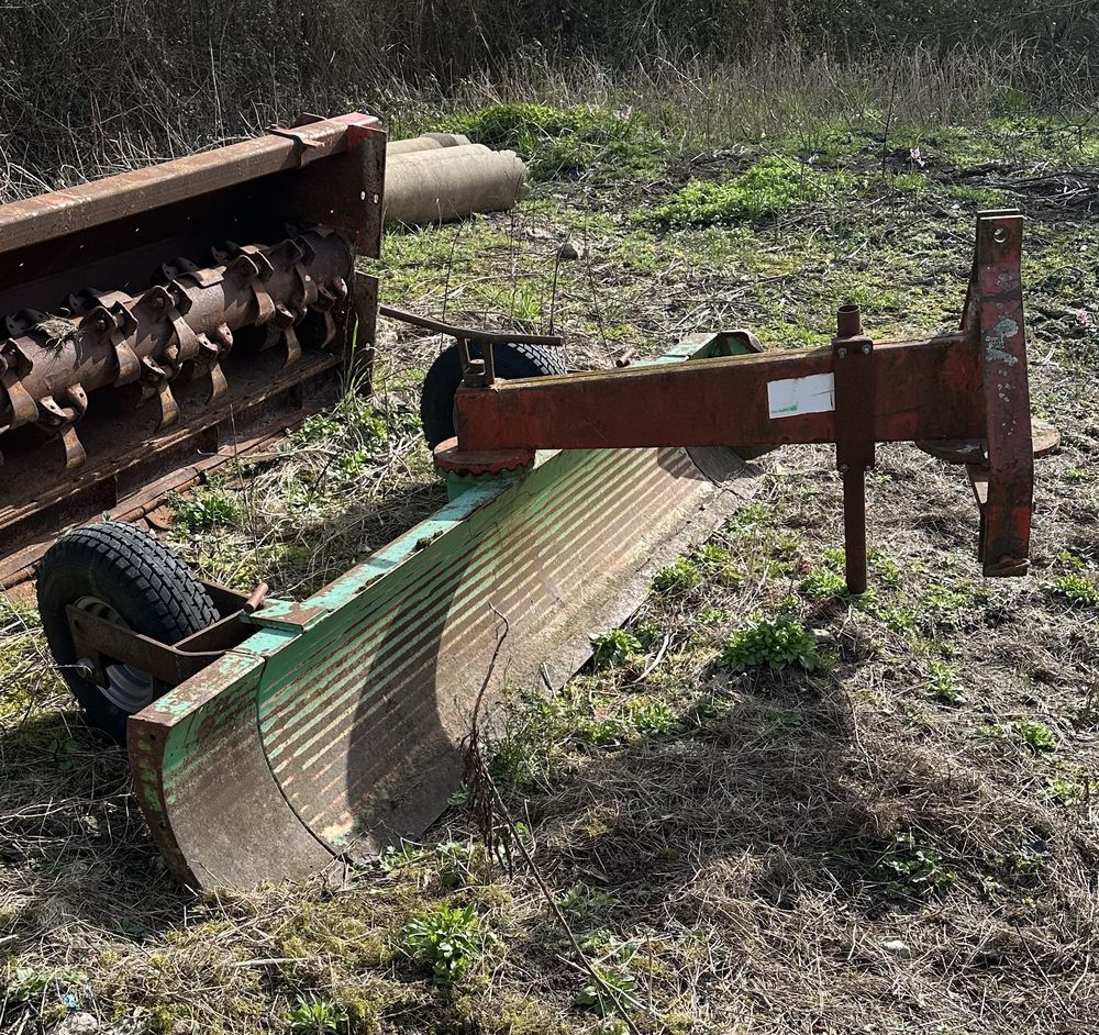 lame niveleuse 3 points pour tracteur 400 Veilleins (41)