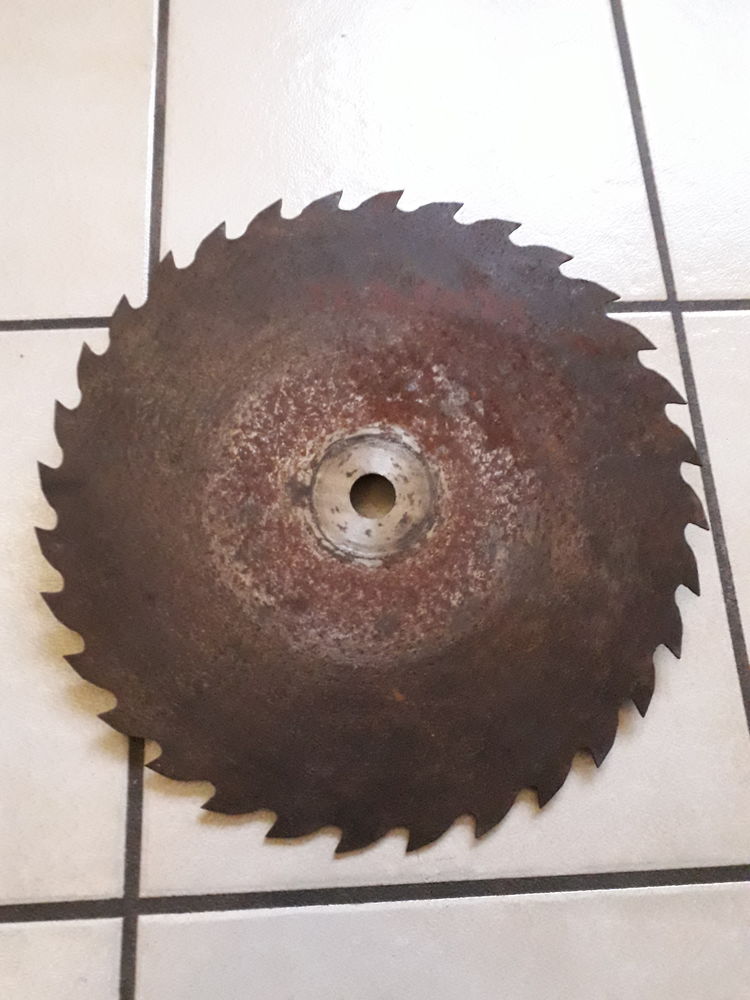 LAME DE SCIE 32 DENDS A BOIS. 6 Fr�vent (62)