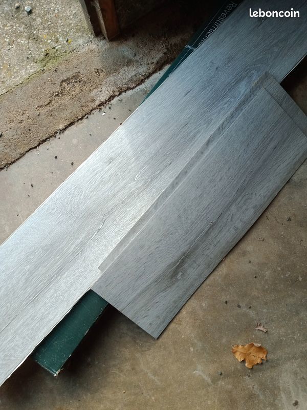 Lot lames rev�tement sol vinyle souple adh�sif, gris, 12m� 45 Oroux (79)