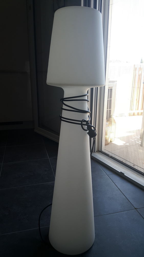 Lampadaire design ext�rieur blanc 85 Toulon (83)