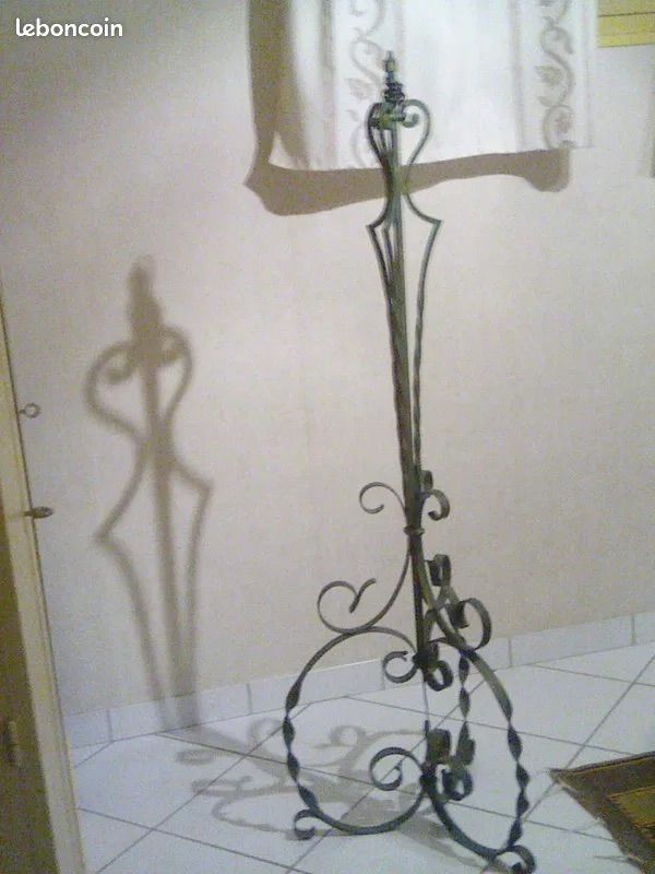Lampadaire en fer forg� 28 �pernon (28)